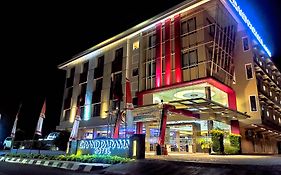 Grand Parama Hotel